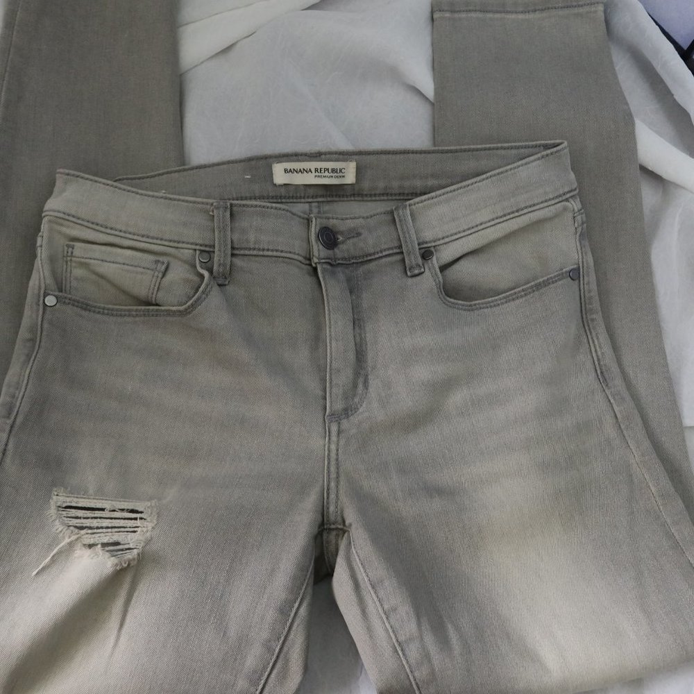 BANANA REPUBLIC | Premium Denim Grey Distressed Skinny Jeans Size 28